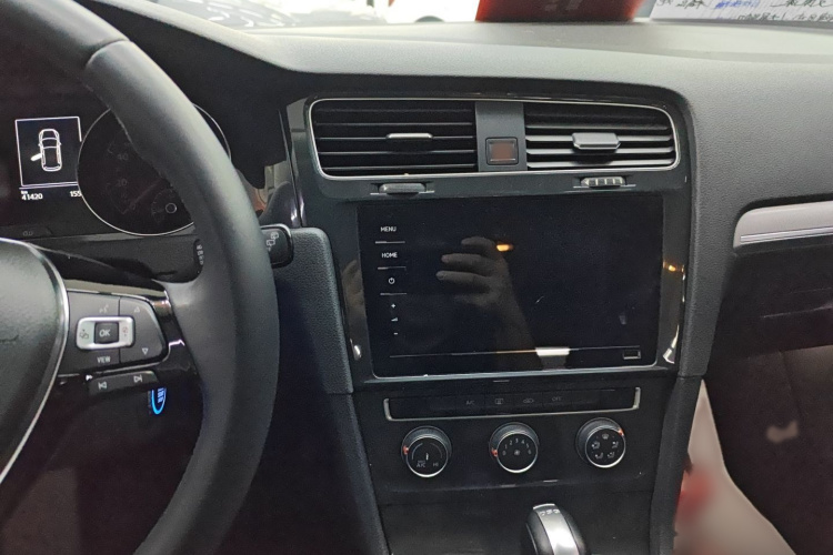 Volkswagen Golf 2020 car image #12