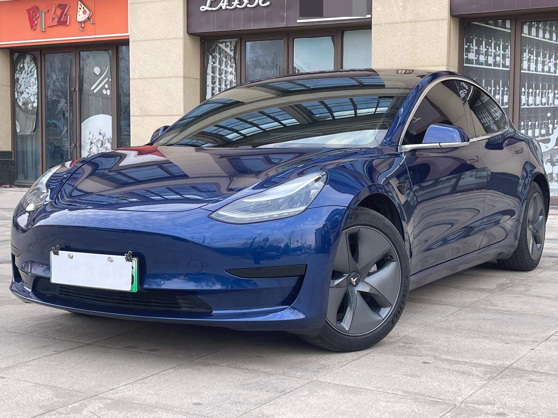 Tesla Model 3 2020 car image 