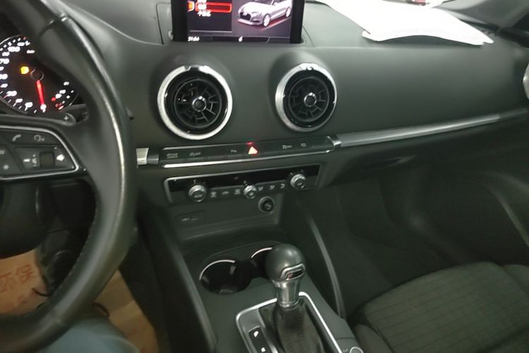 Audi A3 2018 immagine di auto #13
