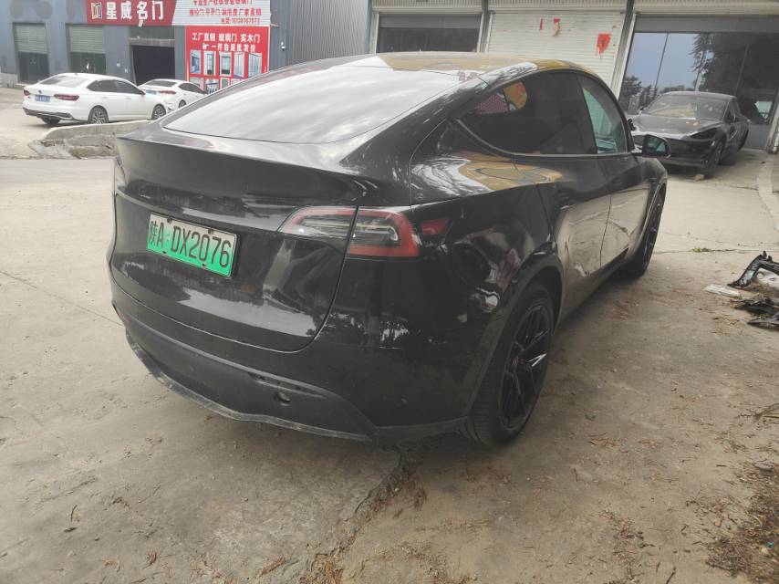 Tesla Model Y 2022 car image #3