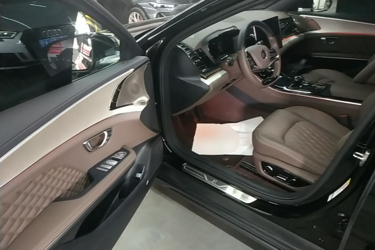 BYD Han 2024 car image #16