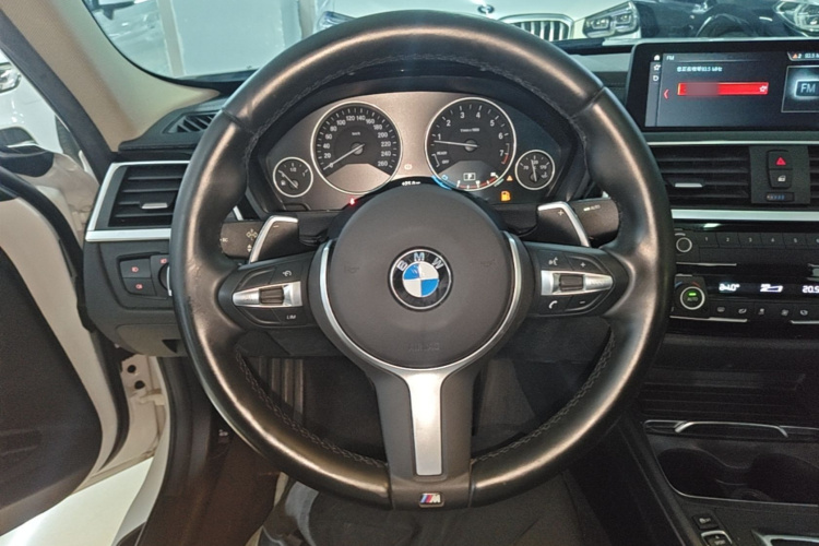 BMW 3 Series 2018 #11 BMW 3 Series 2018 car image #11