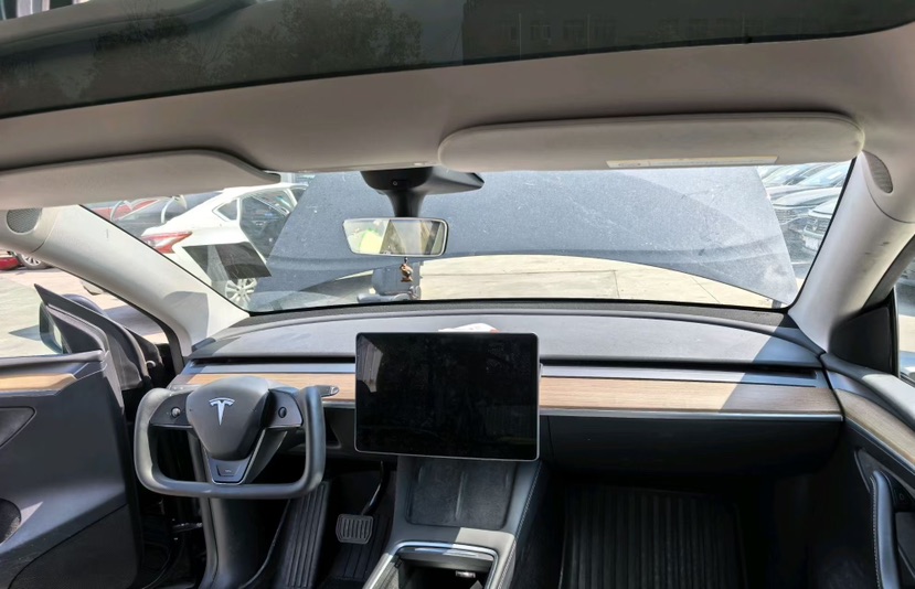 Tesla Model Y 2022 car image #8