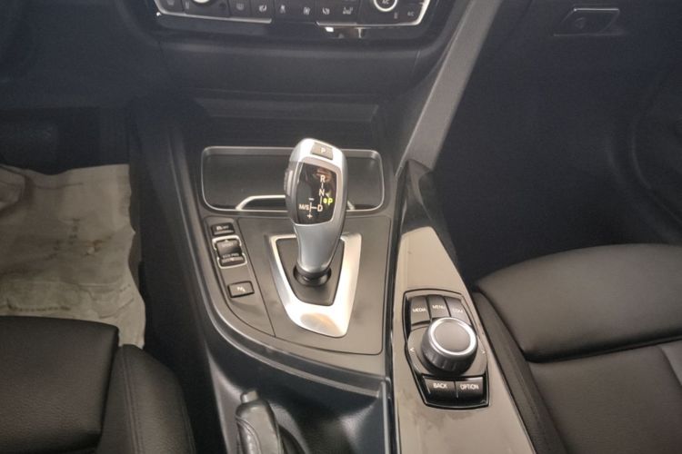 BMW 3 Series 2018 #14 BMW 3 Series 2018 car image #14