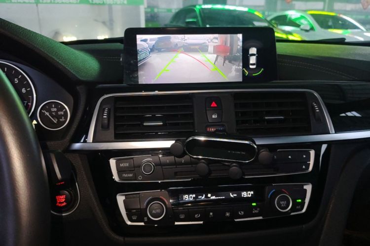 BMW 3 Series 2019 car image #13