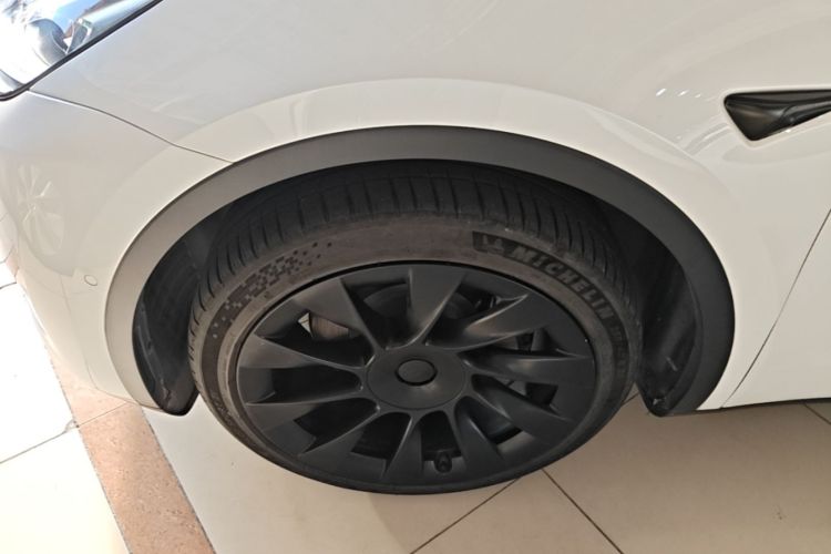 Tesla Model Y 2024 #9 Tesla Model Y 2024 car image #9