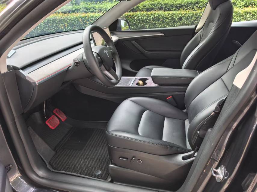 Tesla Model Y 2024 #4 Tesla Model Y 2024 car image #4