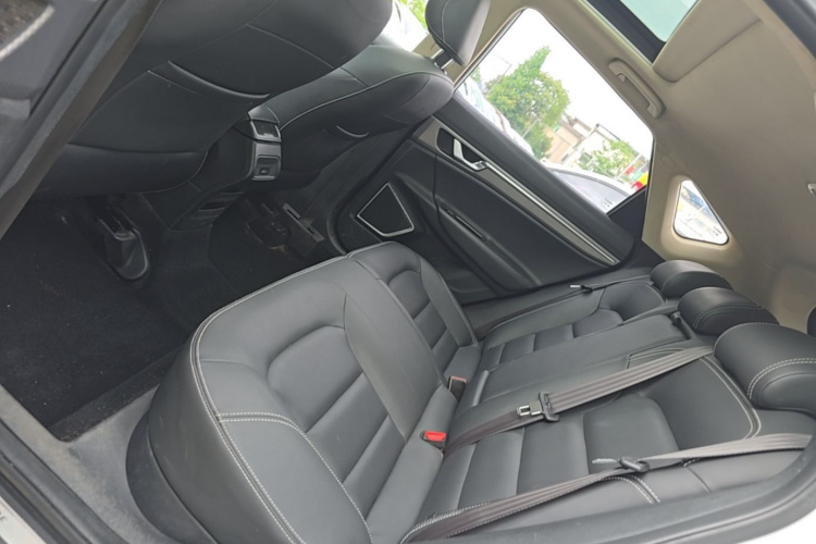 GEELY Emgrand GS 2018 car image #17