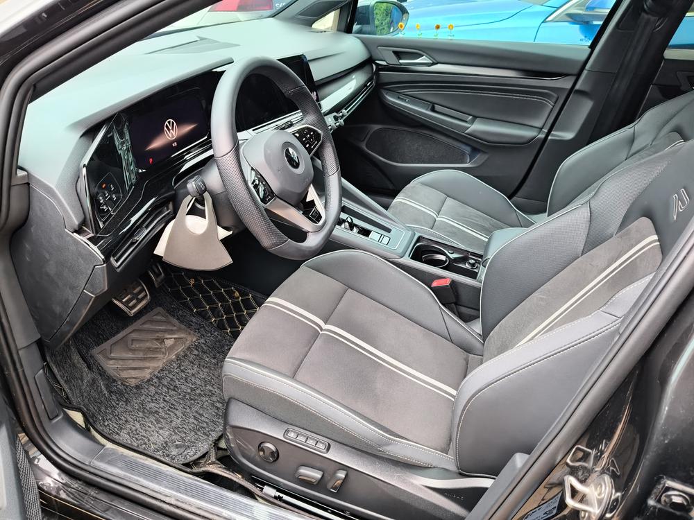Volkswagen Golf 2023 car image #17