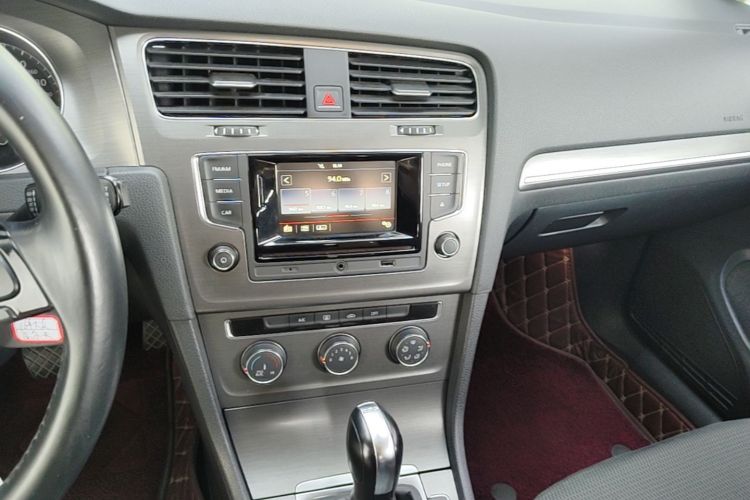 Volkswagen Golf 2016 car image #13