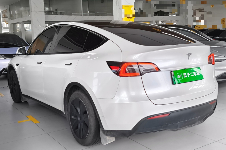 Tesla Model Y 2023 #5 Tesla Model Y 2023 car image #5