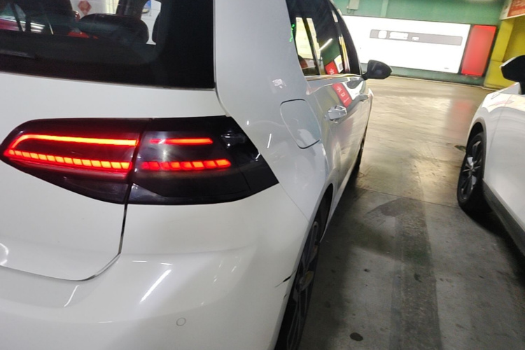 Volkswagen Golf 2020 car image #8