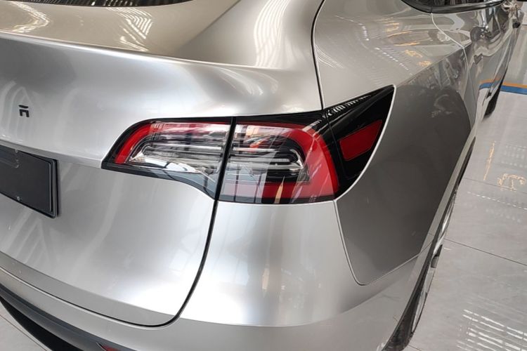 Tesla Model Y 2024 #8 Tesla Model Y 2024 car image #8