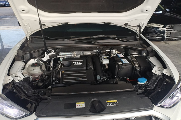 Audi Q3 2023 car image #20