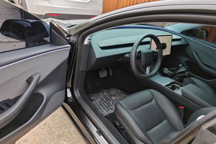 Tesla Model 3 2024 car image #16