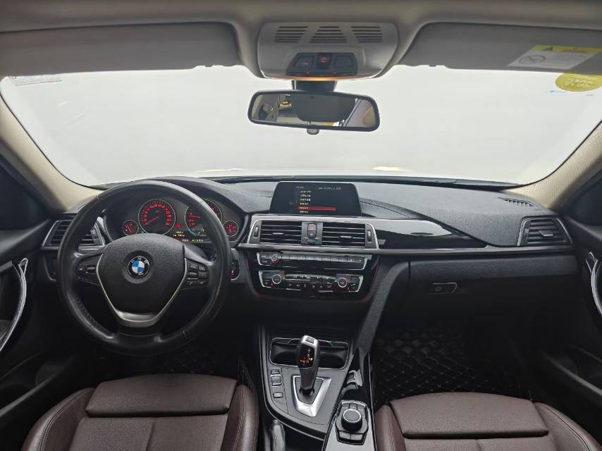 BMW 3 Series 2018 #8 BMW 3 Series 2018 car image #8