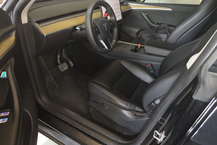 Tesla Model Y 2023 #16 Tesla Model Y 2023 car image #16