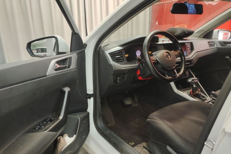 Volkswagen Polo 2023 car image #16