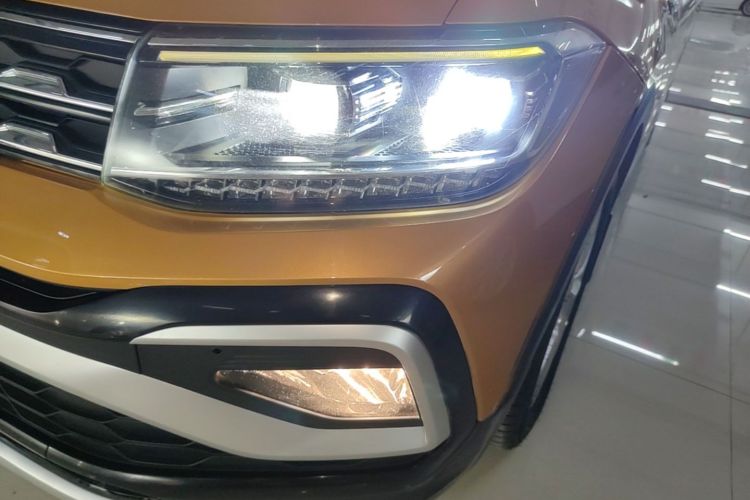 Volkswagen T-Cross 2019 #23 Volkswagen T-Cross 2019 car image #23