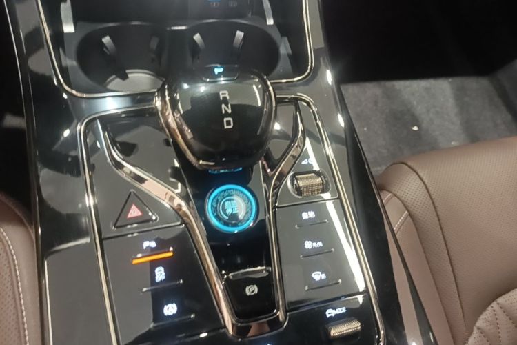 BYD Han 2023 car image #16