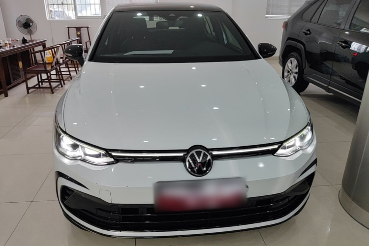 Volkswagen Golf 2021 car image #3
