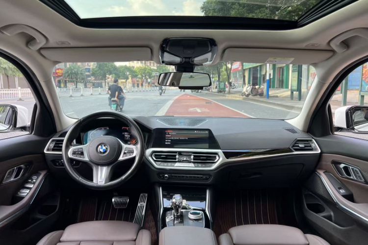 BMW 3 Series 2021 car image #9