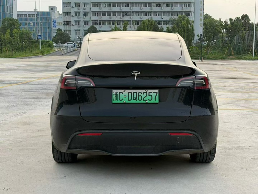 Tesla Model Y 2022 car image #8