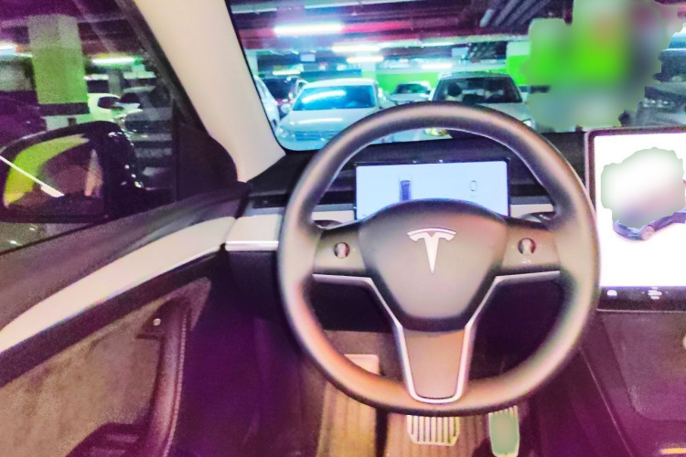 Tesla Model Y 2024 #15 Tesla Model Y 2024 car image #15