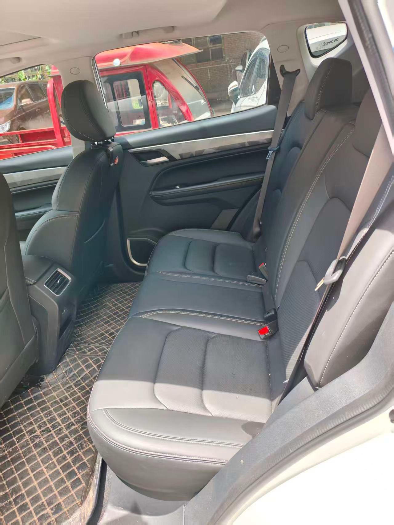 GEELY Vision X6 2023 car image #3