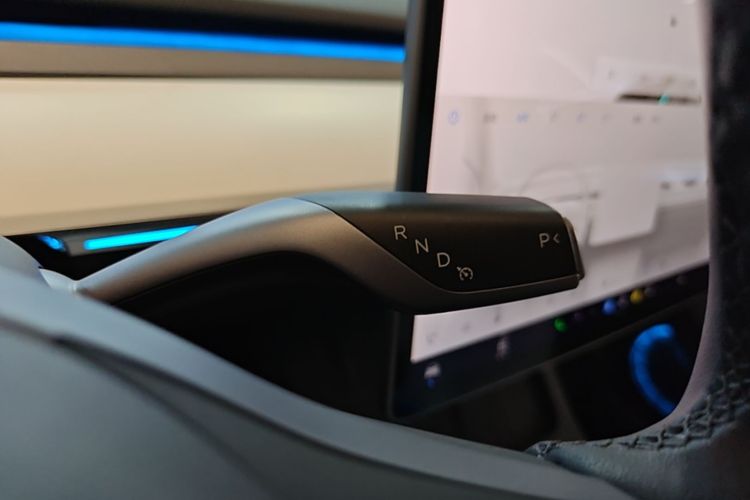 Tesla Model Y 2023 car image #14