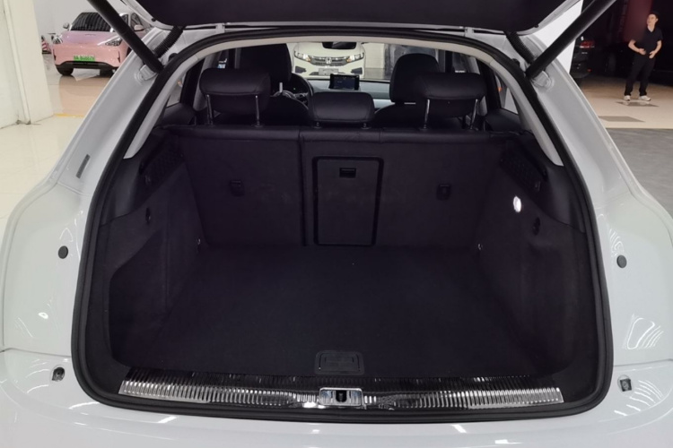 Audi Q3 2017 car image #19