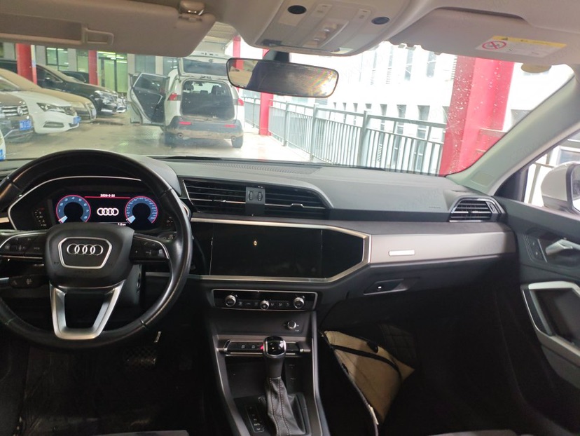 Audi Q3 2023 car image #2