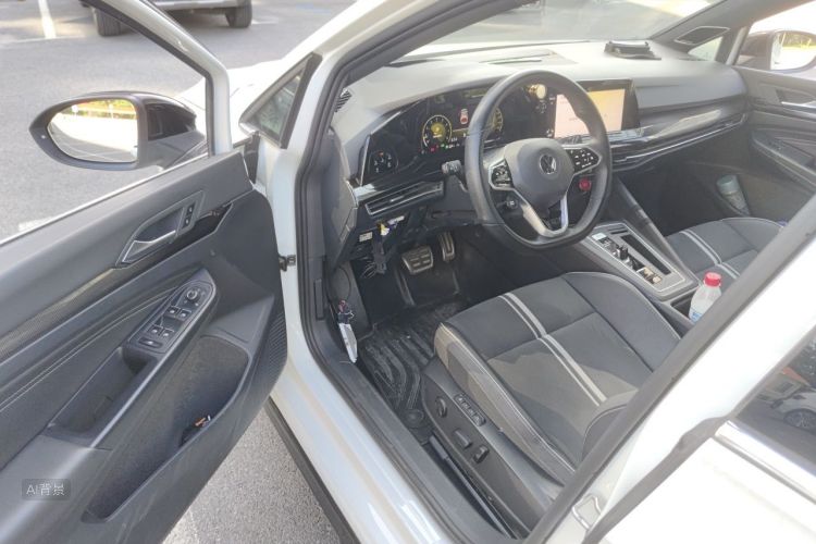 Volkswagen Golf 2020 car image #18