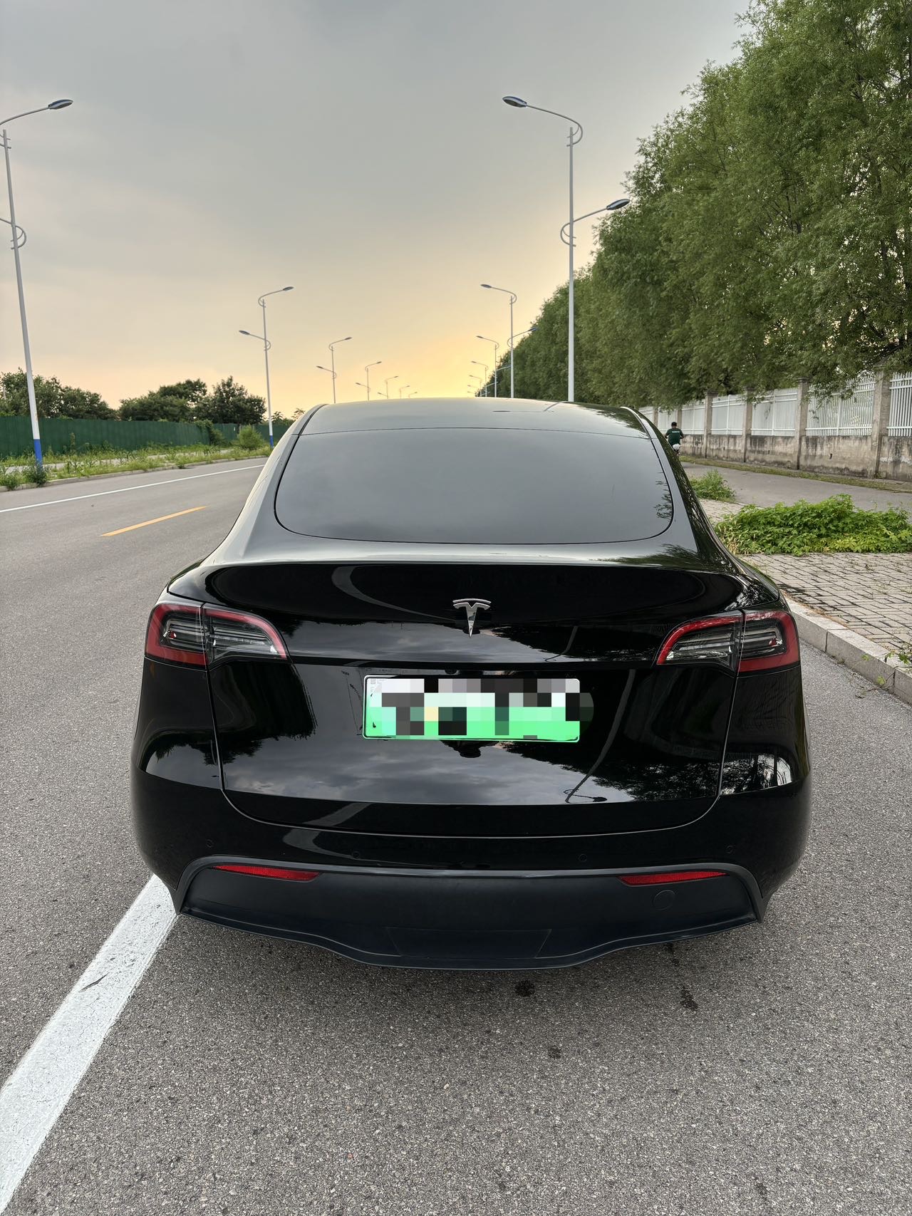 Tesla Model Y 2023 صورة سيارة #4