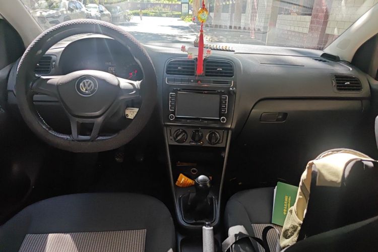 Volkswagen Polo 2014 car image #7
