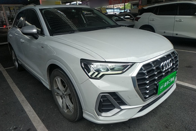 Audi Q3 2020 car image #6