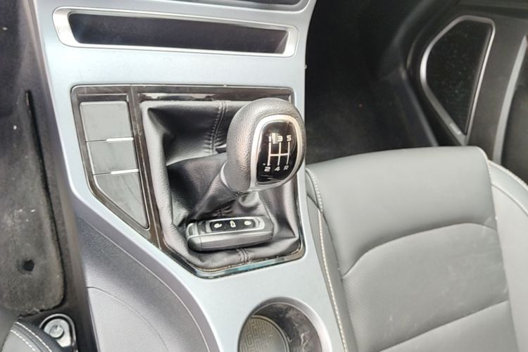 GEELY Emgrand 2019 #18 GEELY Emgrand 2019 car image #18