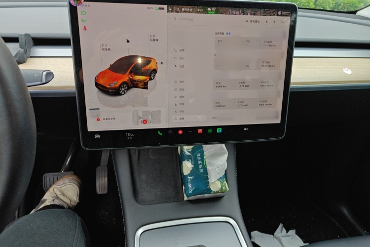 Tesla Model Y 2022 immagine di auto #17