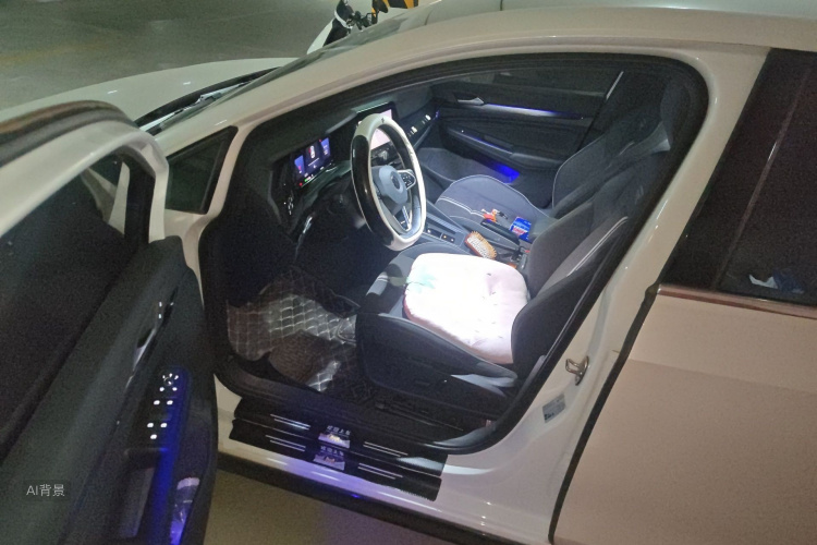 Volkswagen Golf 2023 imagen de coche #18