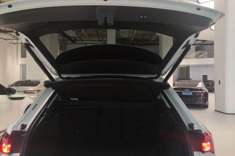 Audi Q3 2023 car image #19
