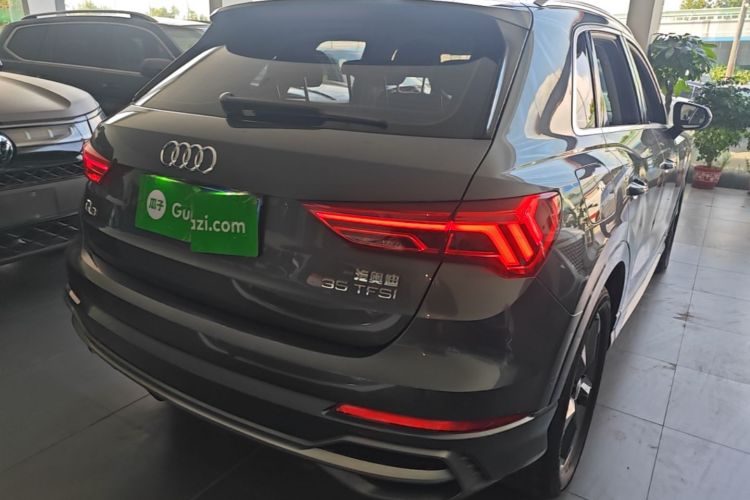 Audi Q3 2022 car image #8