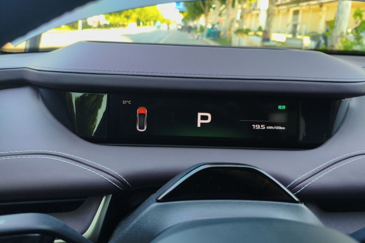 MI SU7 2025 immagine di auto #21