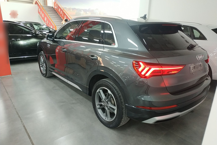 Audi Q3 2020 car image #5