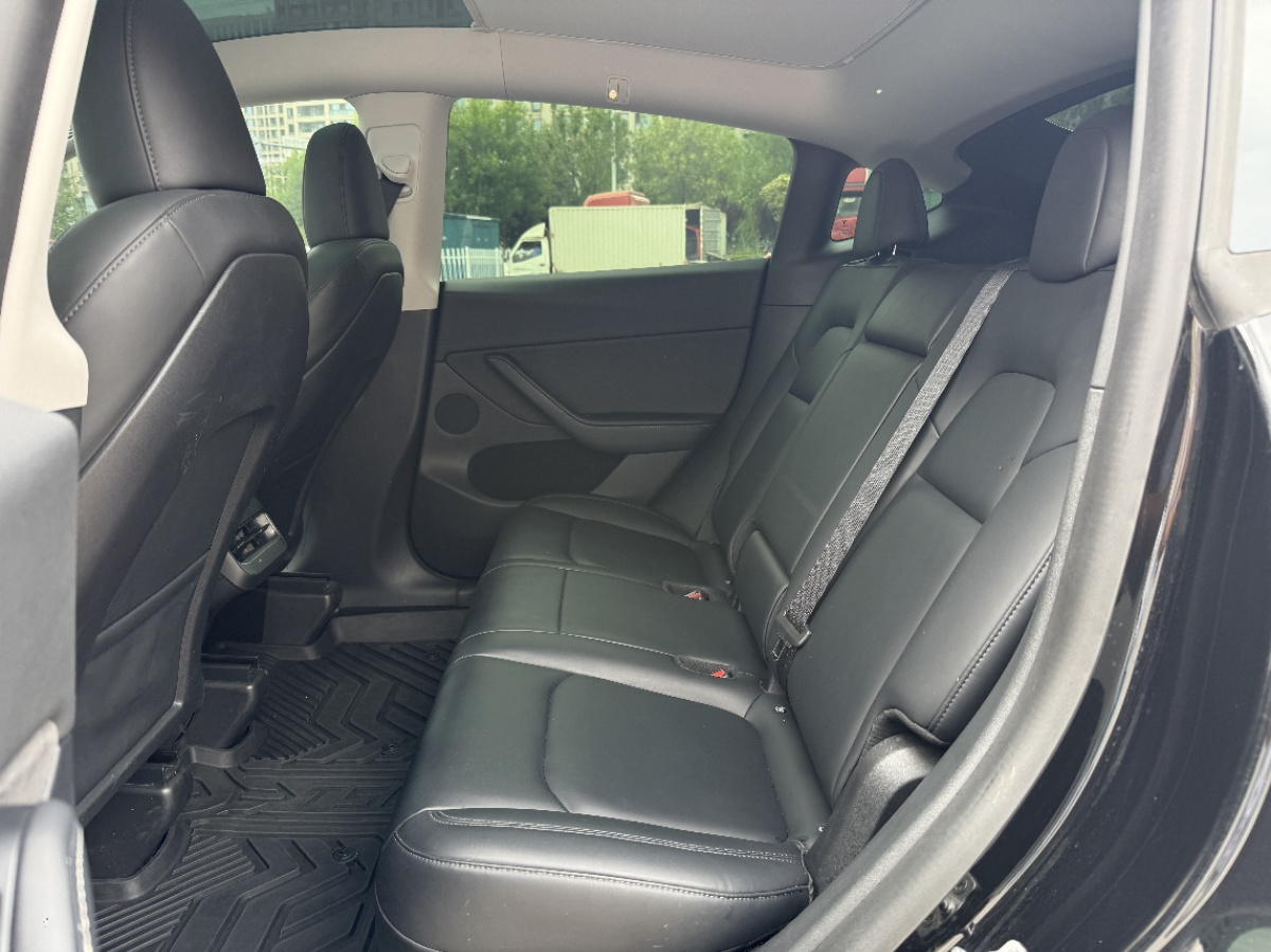 Tesla Model Y 2022 #5 Tesla Model Y 2022 car image #5