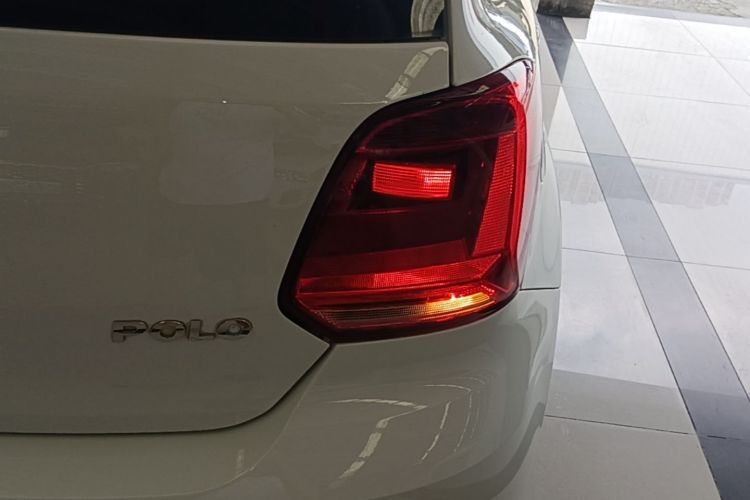 Volkswagen Polo 2018 car image #8