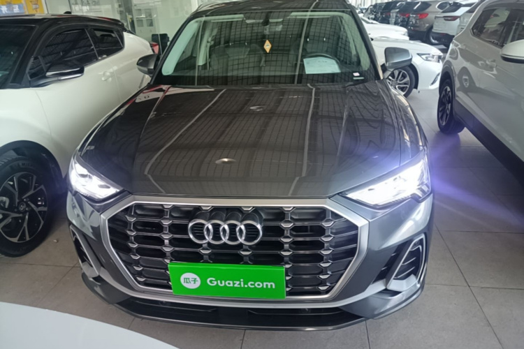 Audi Q3 2020 car image #3
