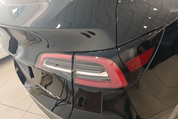 Tesla Model Y 2023 car image #8