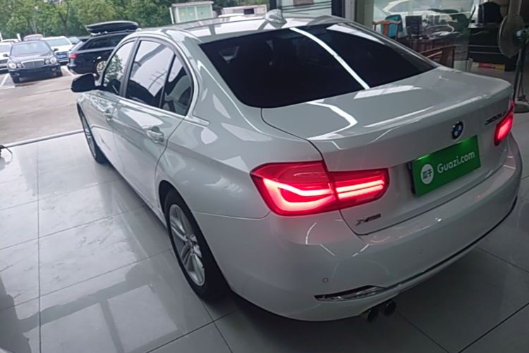 BMW 3 Series 2017 #5 BMW 3 Series 2017 car image #5