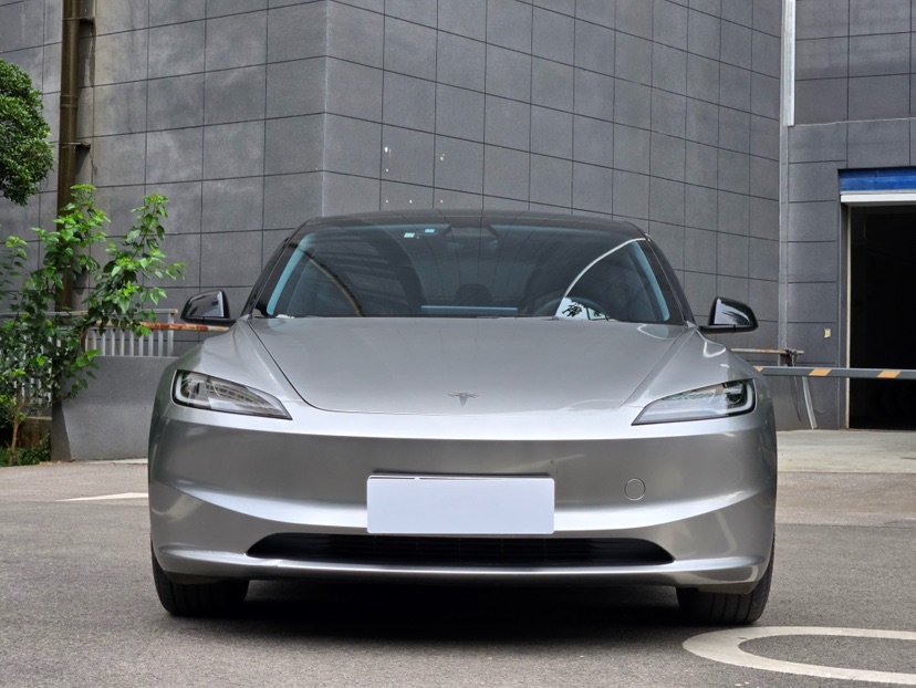 Tesla Model 3 2024 car image #7