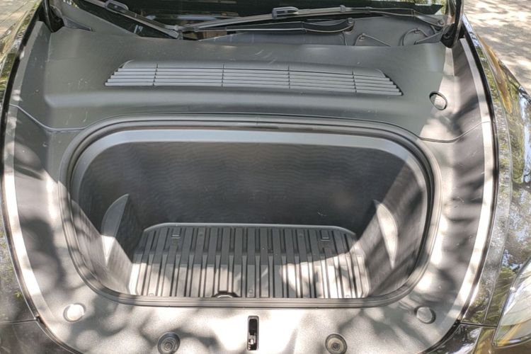 Tesla Model Y 2022 car image #20